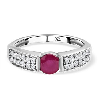 Afrikanischer Rubin (Fissure gef&uuml;llt) und wei&szlig;er Zirkon-Ring, 925 Silber platiniert (Gr&ouml;&szlig;e 17.00) ca. 1.26 ct