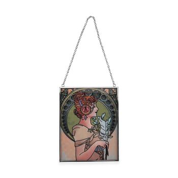 Handbemalter Sonnenf&auml;nger aus Glas mit Kette und silberfarbenem Rahmen, Mucha-Motiv, 12x15 cm Frau mit Feder