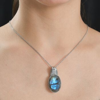 Labradorit Anh&auml;nger mit Kette (ca. 45 cm) Reiner Edelstahl ca. 30,00 ct.