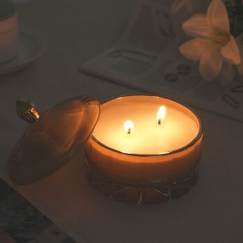 LIVMORE - Duftkerze Winterzauber-Design, 28 Std. Brenndauer, 150g, 4,5 ml &auml;therisches &Ouml;l, Oud-Holz, Gr&uuml;n