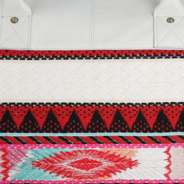 Stilvolle Weekender-Tasche aus 100% echtem Leder mit handgewebtem Dekor, weiß image number 9